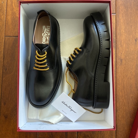 Rudy Plain Toe Derby
SALVATORE FERRAGAMO - Picture 8 of 12